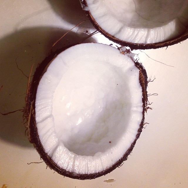 Igår blev det kokosnöt till kvällssnacks! #lchf #lchf10veckor #kokos