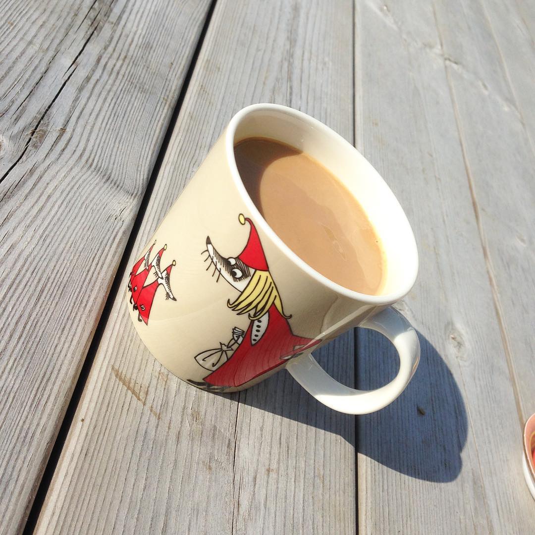 En kaffe i solen på altanen!